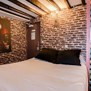 ** Hotel Absolute République France